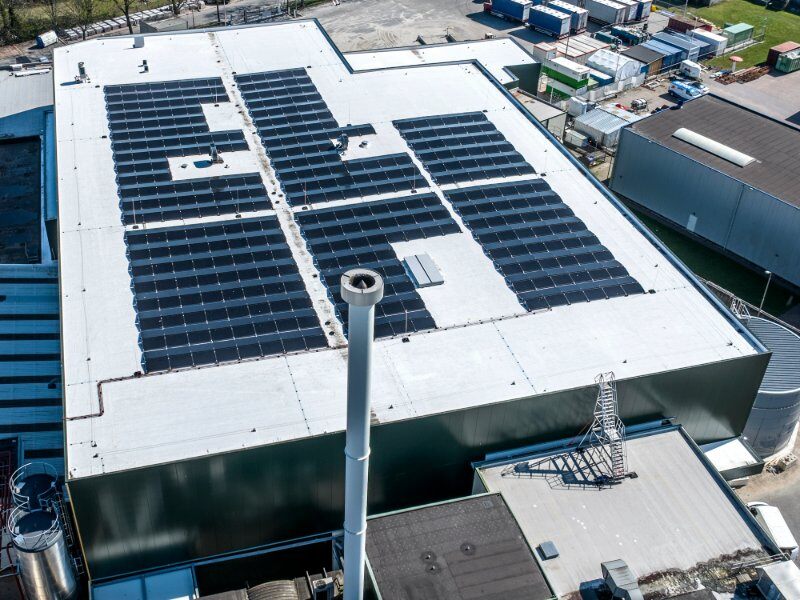 Plukon schuinboven zonnepanelen