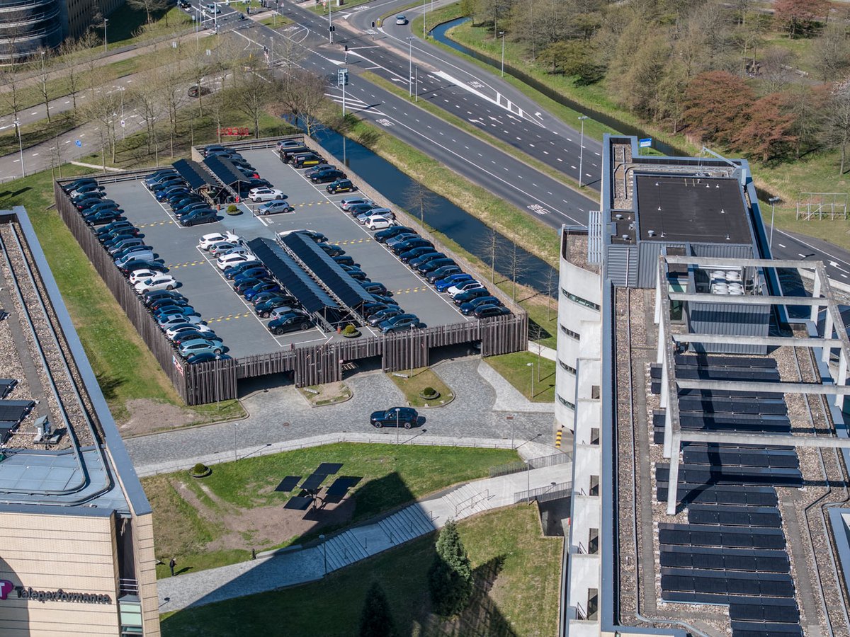 Zonnepanelen op gebouw Secoya Utrecht