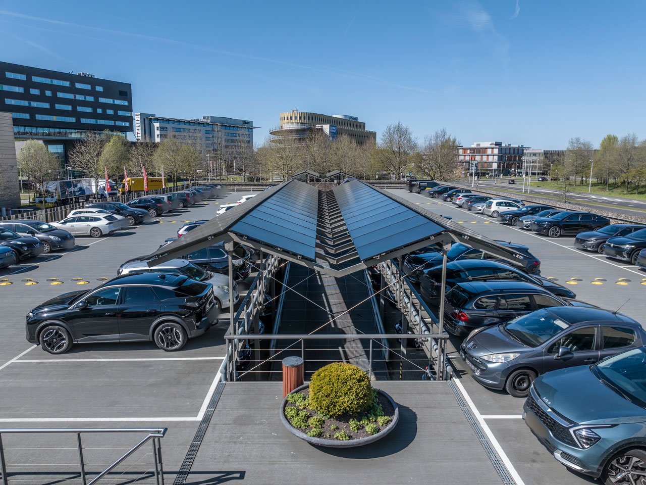 Zonnepanelen als carport parkeerdek Secoya Utrecht