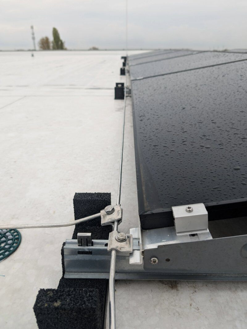 Zonnepanelensysteem icm bliksemafleiding